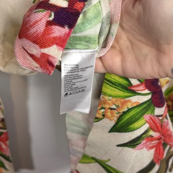 Tommy Bahama Women’s Cream Floral Sequin Knit Top Size Small - Picture 3 of 6